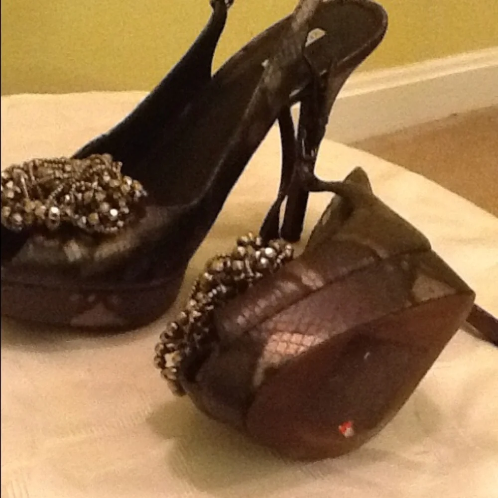Vera wang NWT real leather made in italy python print platform slingbacks